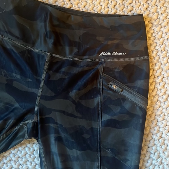 Camo Eddie Bauer Leggings - Picture 4 of 4